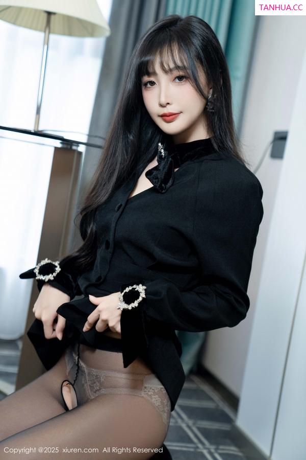   [XiuRen]高清写真图 2025.02.21 No.9918 樱桃小阑子 黑丝美腿第26张图片